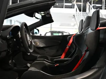McLaren 600LT Spider MSO Clubsport Senna Seats Lift
