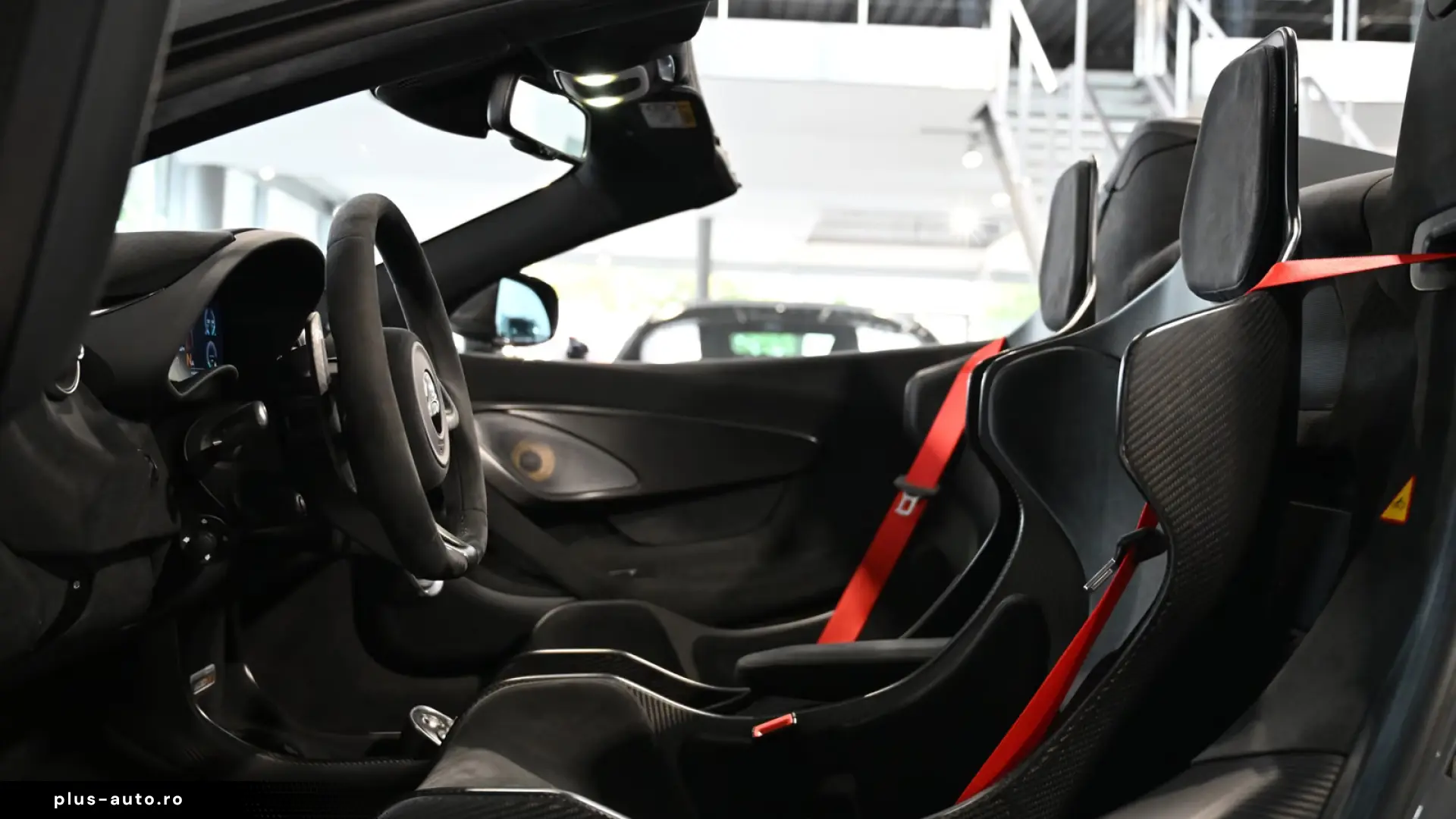 McLaren 600LT Spider MSO Clubsport Senna Seats Lift