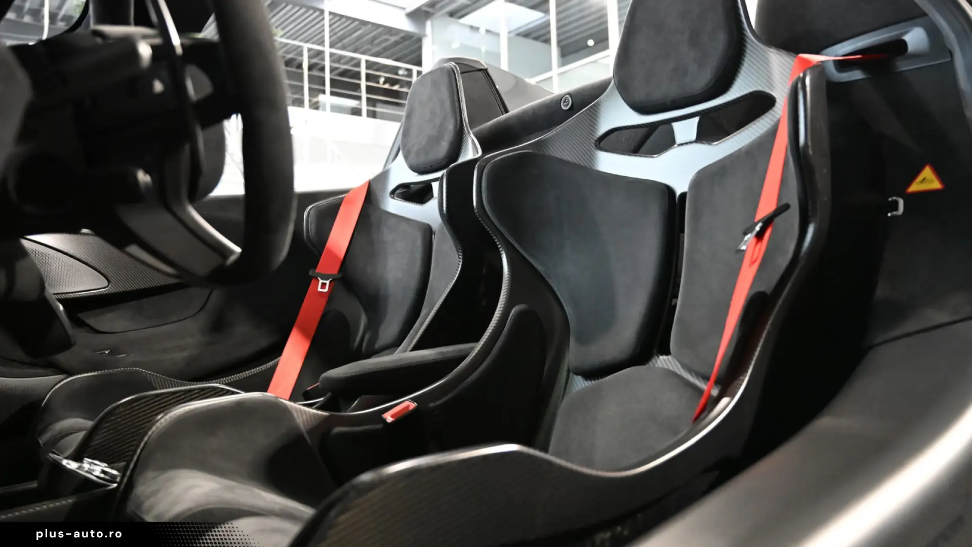 McLaren 600LT Spider MSO Clubsport Senna Seats Lift