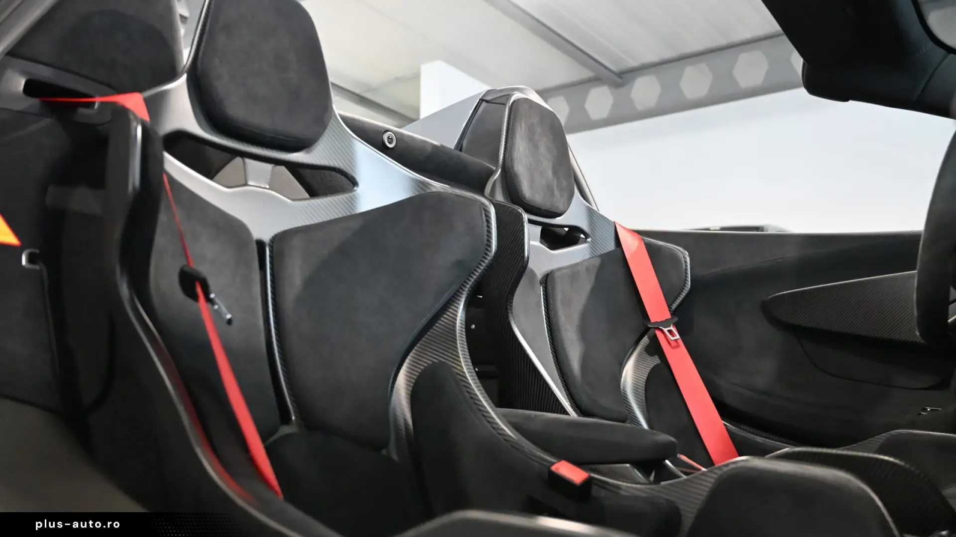 McLaren 600LT Spider MSO Clubsport Senna Seats Lift