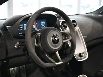 McLaren 600LT Spider MSO Clubsport Senna Seats Lift