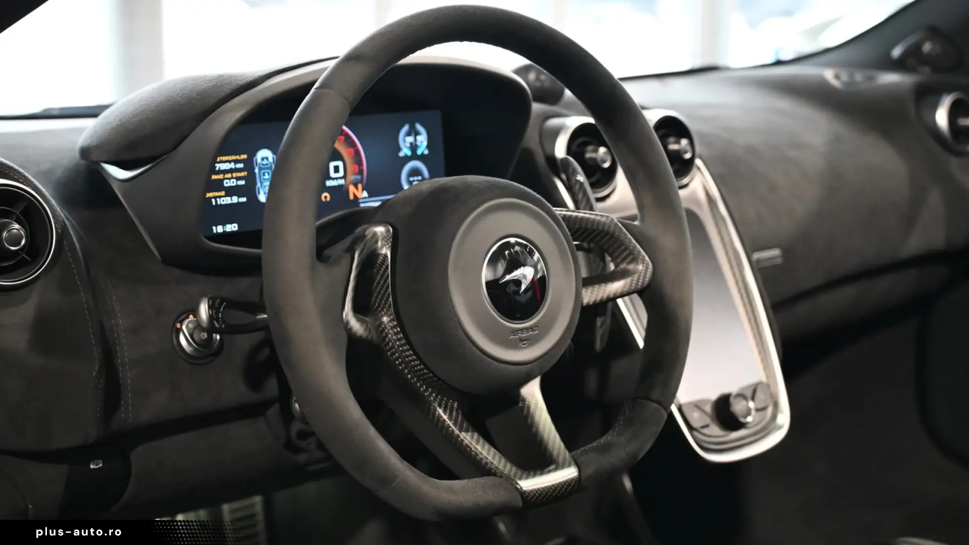 McLaren 600LT Spider MSO Clubsport Senna Seats Lift