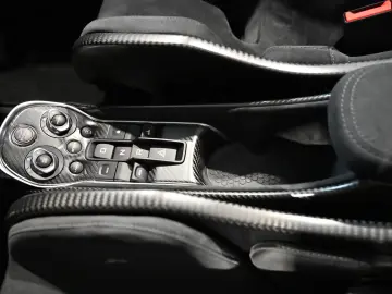 McLaren 600LT Spider MSO Clubsport Senna Seats Lift
