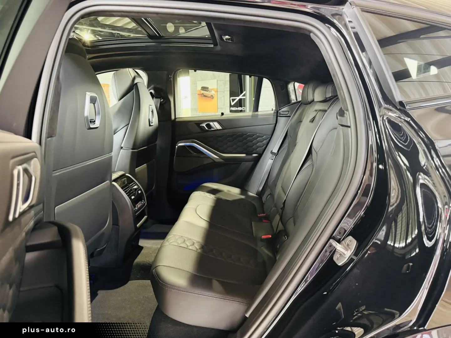BMW X6 M Competition 360  PANO AHK HUD HARMAN KARDON