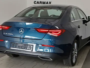 MERCEDES-BENZ CLA 250e Coupé Leder Navi LED Kamera P…