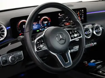 MERCEDES-BENZ CLA 250e Coupé Leder Navi LED Kamera P…