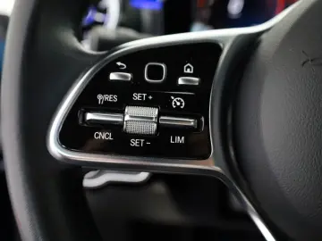 MERCEDES-BENZ CLA 250e Coupé Leder Navi LED Kamera P…