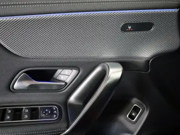 MERCEDES-BENZ CLA 250e Coupé Leder Navi LED Kamera P…