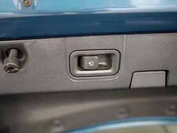 MERCEDES-BENZ CLA 250e Coupé Leder Navi LED Kamera P…