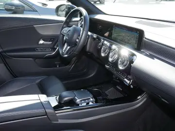 MERCEDES-BENZ CLA 180 Coupé PROGRESSIVE MULTIBEAM LED NIGHT