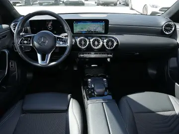 MERCEDES-BENZ CLA 180 Coupé PROGRESSIVE MULTIBEAM LED NIGHT