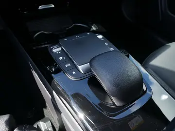 MERCEDES-BENZ CLA 180 Coupé PROGRESSIVE MULTIBEAM LED NIGHT