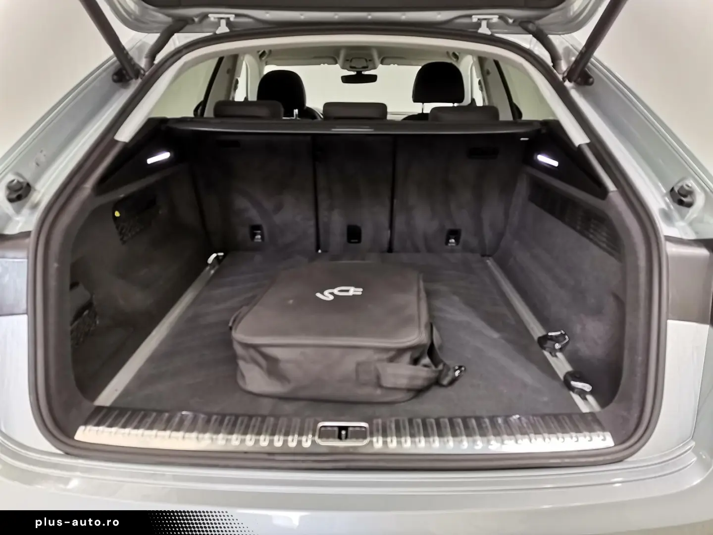 AUDI Q8 3.0 TFSI 55 e quattro PHEV LED Navi Sound RFK