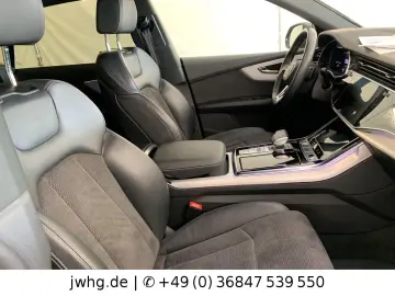 AUDI Q8 55TFSI Quattro S-Line ACC VCockp HUD Memo 21