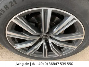 AUDI Q8 55TFSI Quattro S-Line ACC VCockp HUD Memo 21