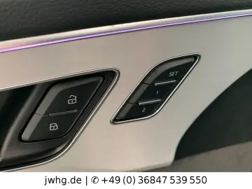 AUDI Q8 55TFSI Quattro S-Line ACC VCockp HUD Memo 21