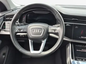 AUDI Q8 55 TFSI qu tip Air LED Virtual Navi  Leder 36
