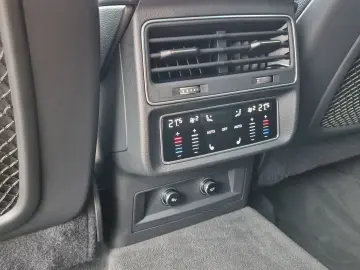 AUDI Q8 55 TFSI qu tip Air LED Virtual Navi  Leder 36