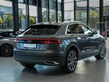 AUDI Q8 55 TFSI quattro S-LINE HEAD-UP SOFT-CLOSE R21