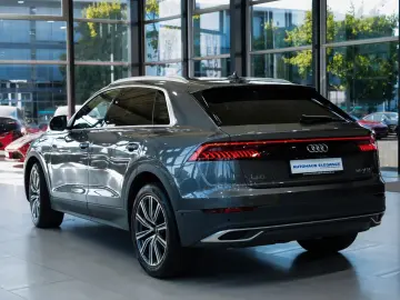 AUDI Q8 55 TFSI quattro S-LINE HEAD-UP SOFT-CLOSE R21