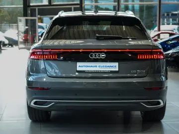 AUDI Q8 55 TFSI quattro S-LINE HEAD-UP SOFT-CLOSE R21
