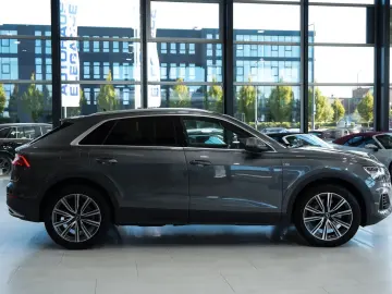 AUDI Q8 55 TFSI quattro S-LINE HEAD-UP SOFT-CLOSE R21