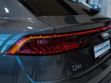 AUDI Q8 55 TFSI quattro S-LINE HEAD-UP SOFT-CLOSE R21