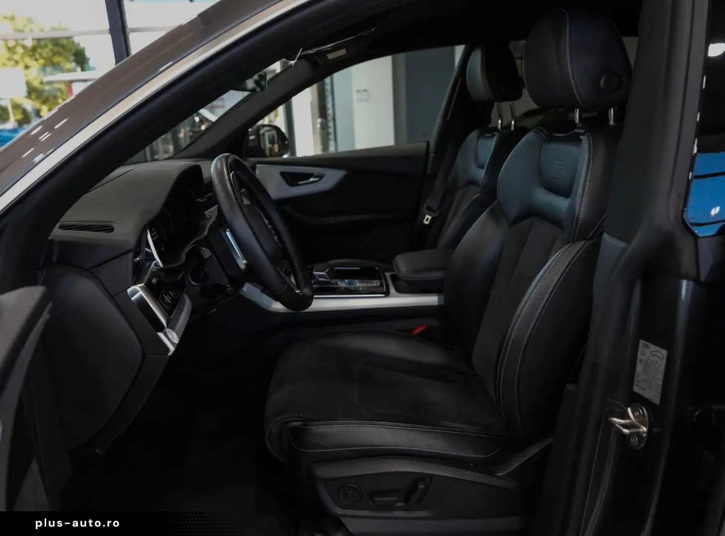 AUDI Q8 55 TFSI quattro S-LINE HEAD-UP SOFT-CLOSE R21