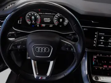 AUDI Q8 55 TFSI quattro S-LINE HEAD-UP SOFT-CLOSE R21