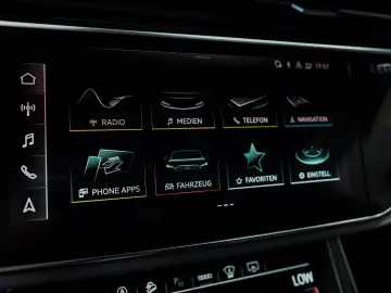 AUDI Q8 55 TFSI quattro S-LINE HEAD-UP SOFT-CLOSE R21