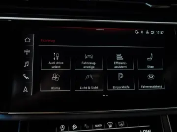 AUDI Q8 55 TFSI quattro S-LINE HEAD-UP SOFT-CLOSE R21