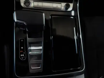 AUDI Q8 55 TFSI quattro S-LINE HEAD-UP SOFT-CLOSE R21