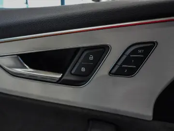 AUDI Q8 55 TFSI quattro S-LINE HEAD-UP SOFT-CLOSE R21