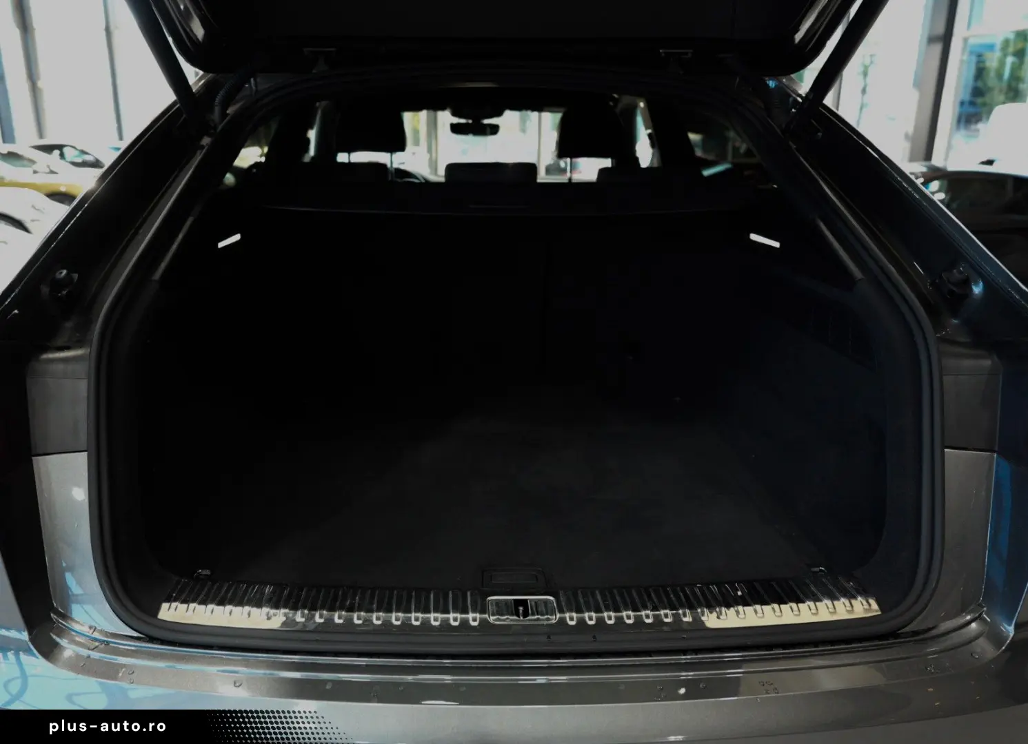 AUDI Q8 55 TFSI quattro S-LINE HEAD-UP SOFT-CLOSE R21