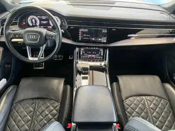 AUDI Q8 55 TFSI e quattro  S-LINE B&O HUD RS-SITZE