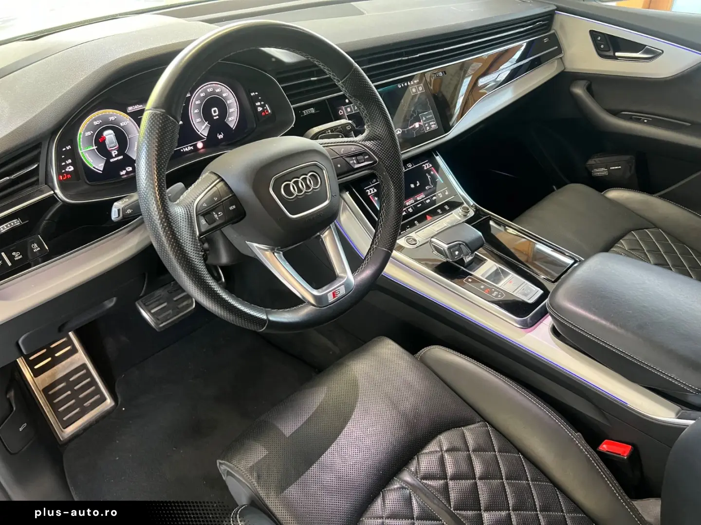 AUDI Q8 55 TFSI e quattro  S-LINE B&O HUD RS-SITZE