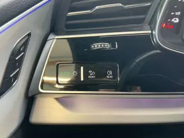 AUDI Q8 55 TFSI e quattro  S-LINE B&O HUD RS-SITZE