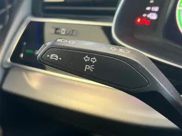 AUDI Q8 55 TFSI e quattro  S-LINE B&O HUD RS-SITZE