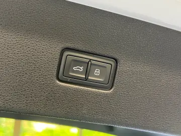 AUDI Q8 55 TFSI e quattro  S-LINE B&O HUD RS-SITZE