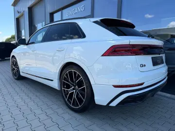 AUDI Q8 S-Line 50 TDI quattro TDI AHK LUFT 22-ZOLL