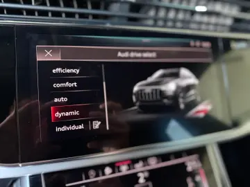 AUDI Q8 S-Line 50 TDI quattro TDI AHK LUFT 22-ZOLL