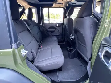 JEEP Wrangler Unlimited Sport Hardtop (Cabrio)