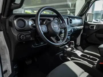 Jeep Wrangler Unlimited Sport 3.0 Softtop NAVI KLIMA
