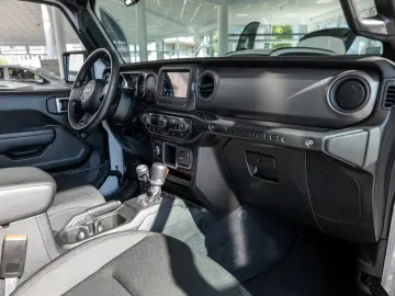 Jeep Wrangler Unlimited Sport 3.0 Softtop NAVI KLIMA