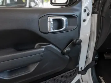 Jeep Wrangler Unlimited Sport 3.0 Softtop NAVI KLIMA