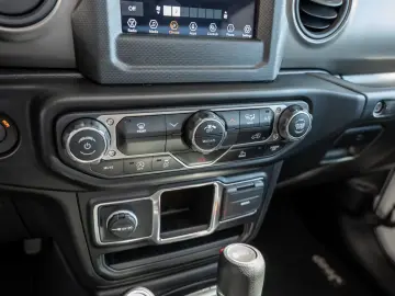 Jeep Wrangler Unlimited Sport 3.0 Softtop NAVI KLIMA