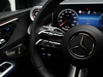 MERCEDES-BENZ GLC 300e 4M AMG   Massage   HUD   Digi…