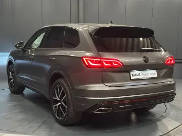 Volkswagen Touareg R-Line 4Motion Black Style