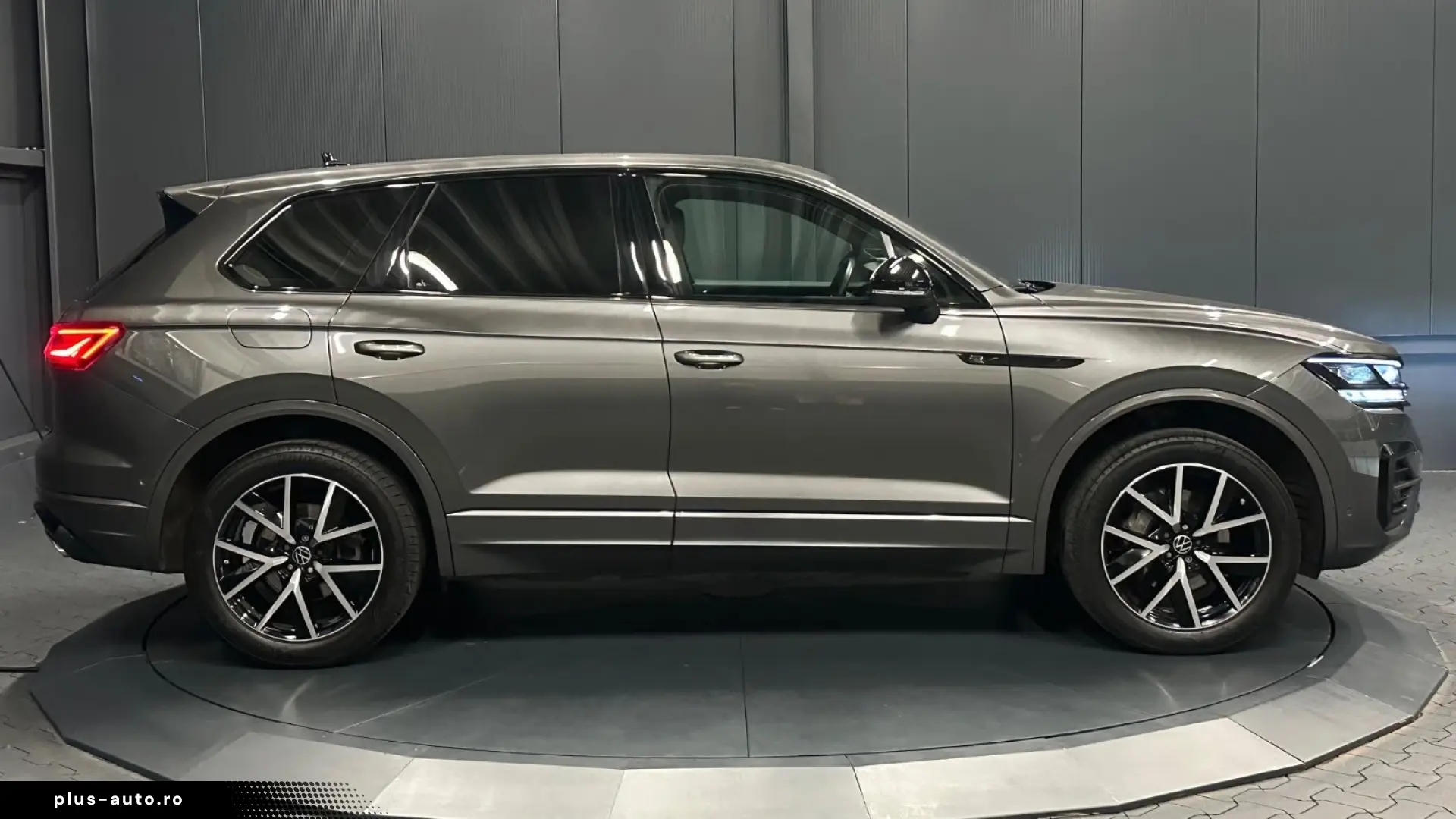 Volkswagen Touareg R-Line 4Motion Black Style