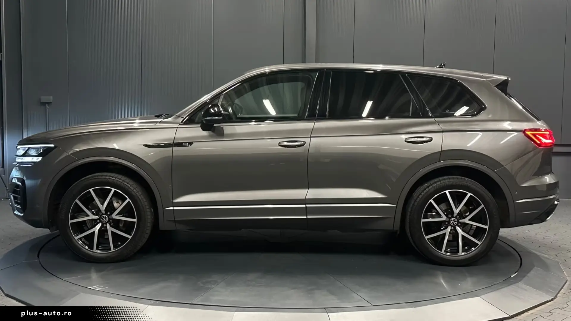 Volkswagen Touareg R-Line 4Motion Black Style